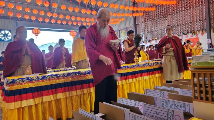 倡孝親報恩祈福消災 世界佛教正心會清明法會圓滿 5 《圖說》世界佛教正心會「清明孝親消災祈福法會」由指導上師恆性嘉措仁波且親自主法,及舉行放生儀式。〈正心會提供〉