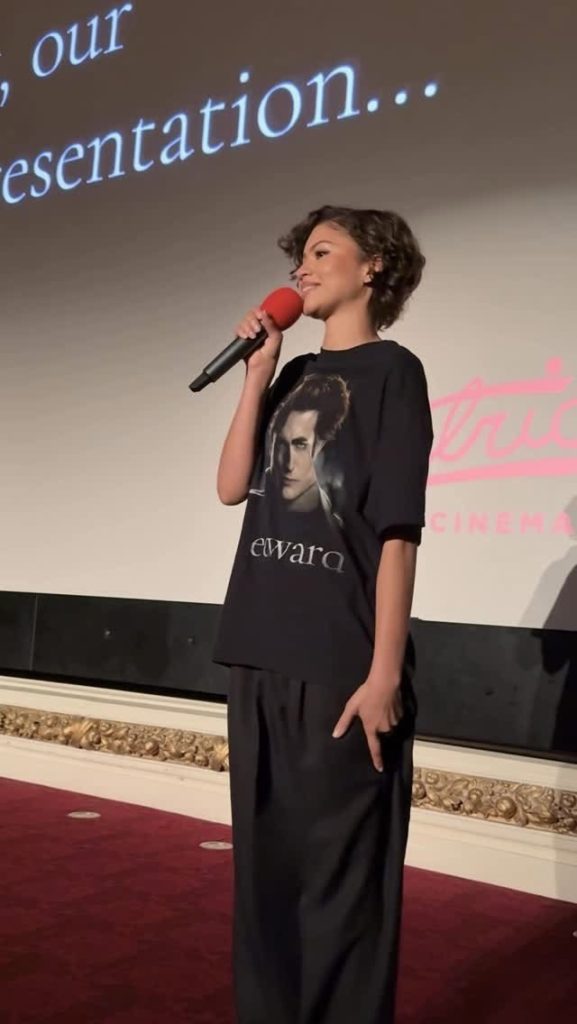 影壇驚喜!Zendaya 身穿《暮光之城》Tee 現身倫敦謝票 6 S 12730393 0 577x1024 1
