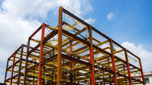 採用SC鋼骨結構與筏式基礎，提供卓越耐震性能，保障住戶居住安全。圖/業者提供