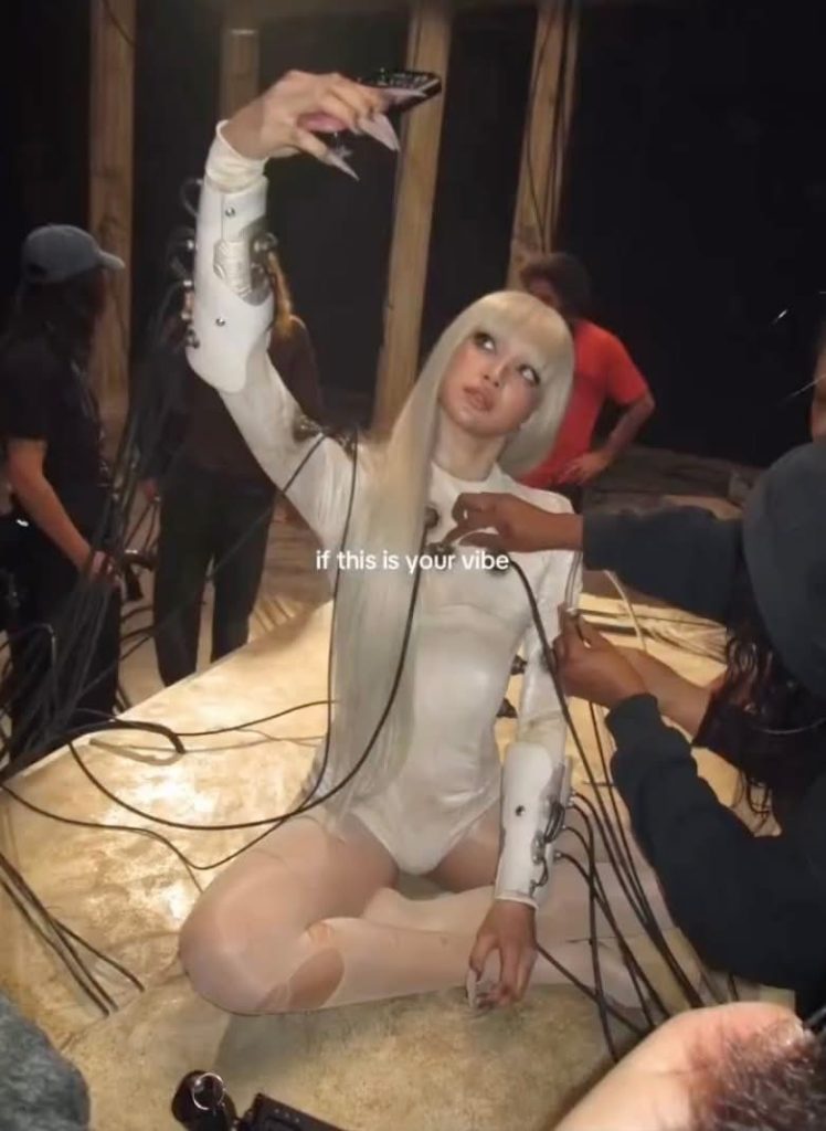 S 13033495 0 748x1024 1