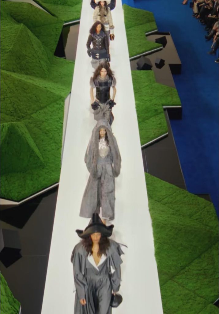 LV%E6%B7%B7%E8%A1%80%E6%9C%AA%E4%BE%86%E6%B0%91%E4%BF%97%E9%A2%A800004 715x1024 2