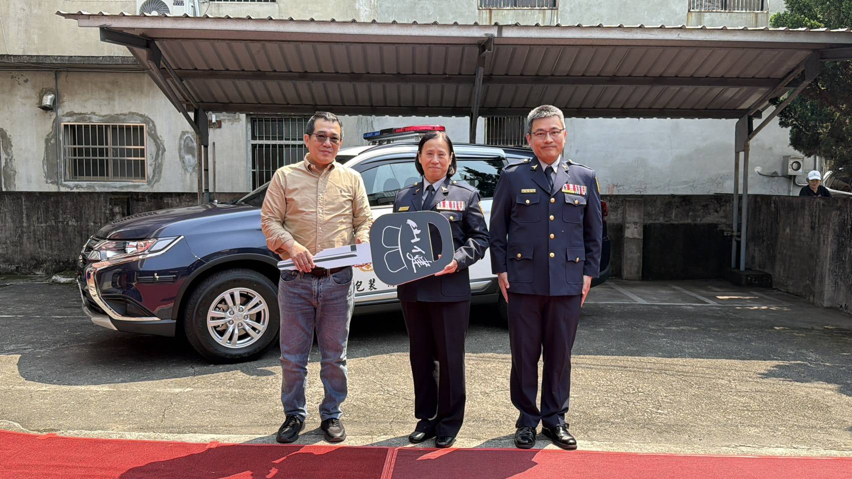 山健包裝捐贈巡邏車 攜手警民打造安心環境 10 2057485 0