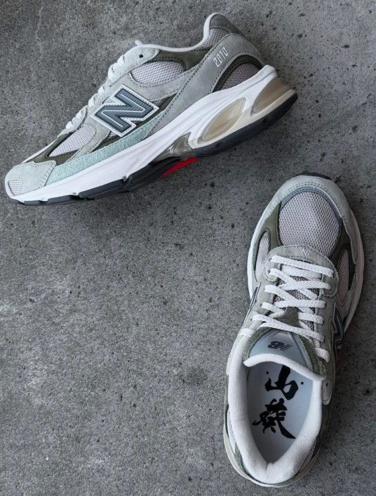 S 13115396 0 775x1024 1