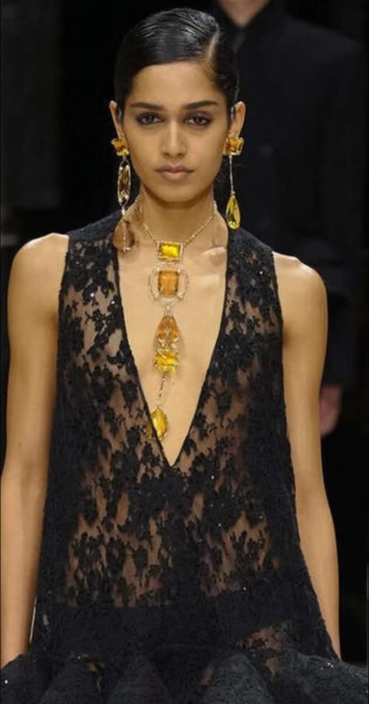 Givenchy%E7%8F%A0%E5%AF%B6%E8%88%87%E6%99%82%E5%B0%9A00006 537x1024 1