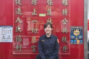 七旬婦巷內體力不支迷途 暖警靠 這條手環 助姊妹團圓 2 %E5%91%A8%E5%AE%B6%E8%93%81 300x200 1