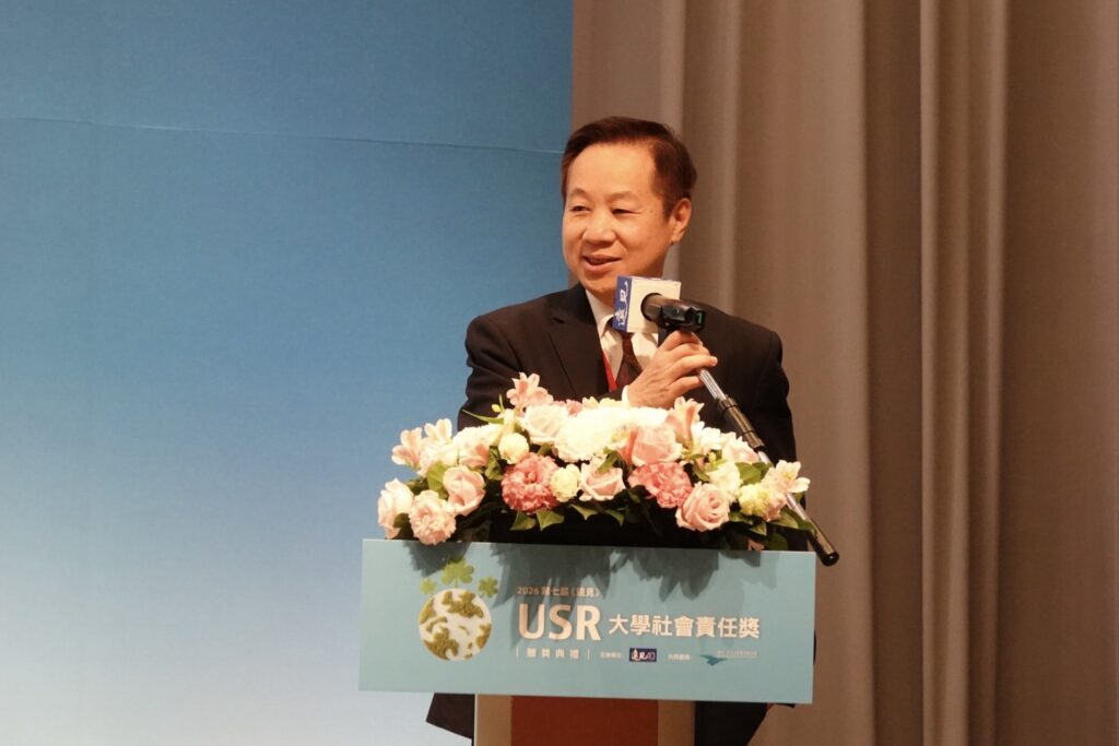 %E5%9C%96%E8%AA%AA%E4%B8%89%E5%BC%B5%E5%9C%8B%E6%81%A9%E6%A0%A1%E9%95%B7%E8%A1%A8%E7%A4%BA%E8%BA%AB%E7%82%BA%E5%9F%BA%E7%9D%A3%E6%95%99%E5%A4%A7%E5%AD%B8%E6%9D%B1%E6%B5%B7%E5%B0%87%E8%88%87%E7%A4%BE%E6%9C%83%E5%85%B1%E5%A5%BD%E7%9A%84%E5%88%9D%E5%BF%83%E8%BD%89%E5%8C%96%E7%82%BA%E7%B3%BB%E7%B5%B1%E5%8C%96 1024x683 1