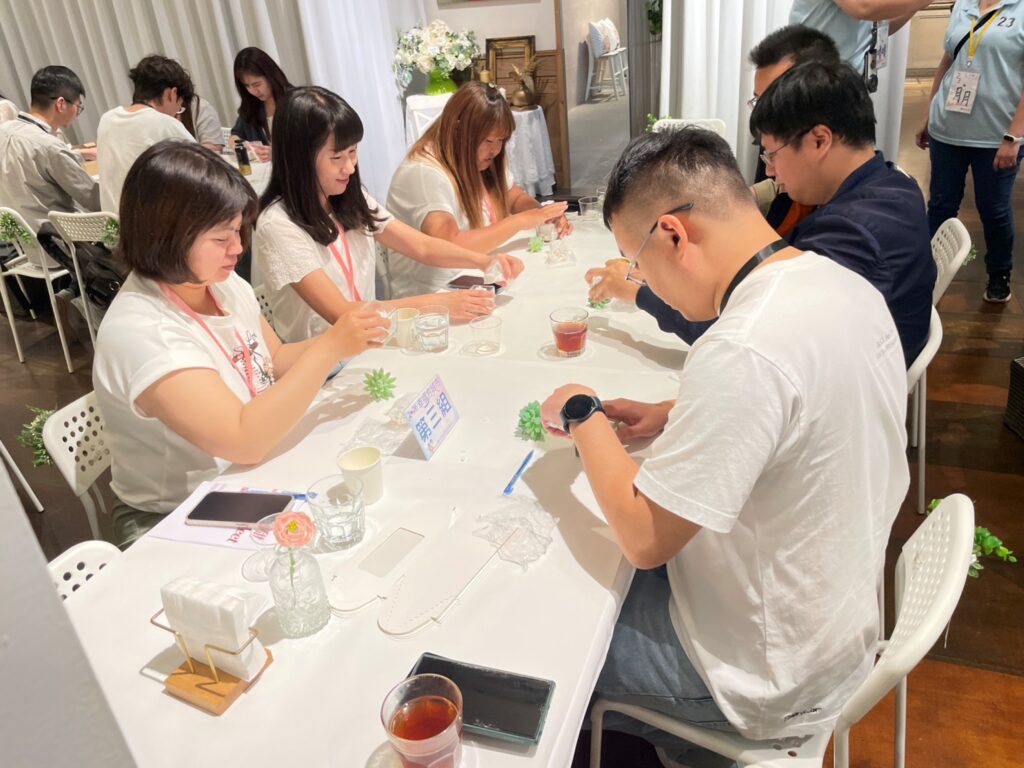 中市單身聯誼首場「幸福甜Meet」 民政局長親到場牽紅線促良緣 4 %E5%8F%83%E5%8A%A0%E8%80%85%E4%B8%80%E5%90%8C%E9%AB%94%E9%A9%97 %E9%AB%98%E6%93%AC%E7%9C%9F%E4%BB%BF%E7%9C%9F%E5%A4%9A%E8%82%89%E6%A4%8D%E6%A0%BDdiy %E8%A3%BD%E4%BD%9C%E7%8D%A8%E4%B8%80%E7%84%A1%E4%BA%8C%E7%9A%84%E7%99%82%E7%99%92%E7%9B%86%E6%A0%BD 1024x768 1