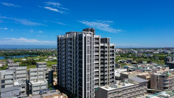 「大清新站」透過湖口車站通勤竹北約15分鐘，成熟商圈機能吸引外溢客。圖/業者提供