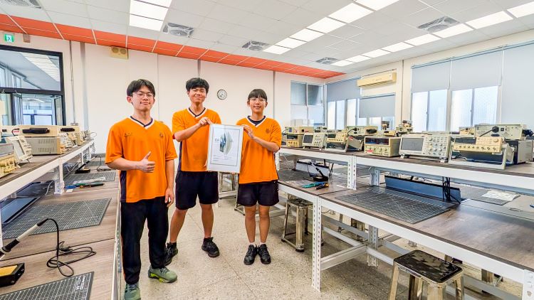 實習場域升級躍登國際 新北三技職校橫掃美日德台設計四大獎 5 《圖說》瑞芳高工資訊科實習工場改造獲得2025美國IDA國際設計獎。〈教育局提供〉