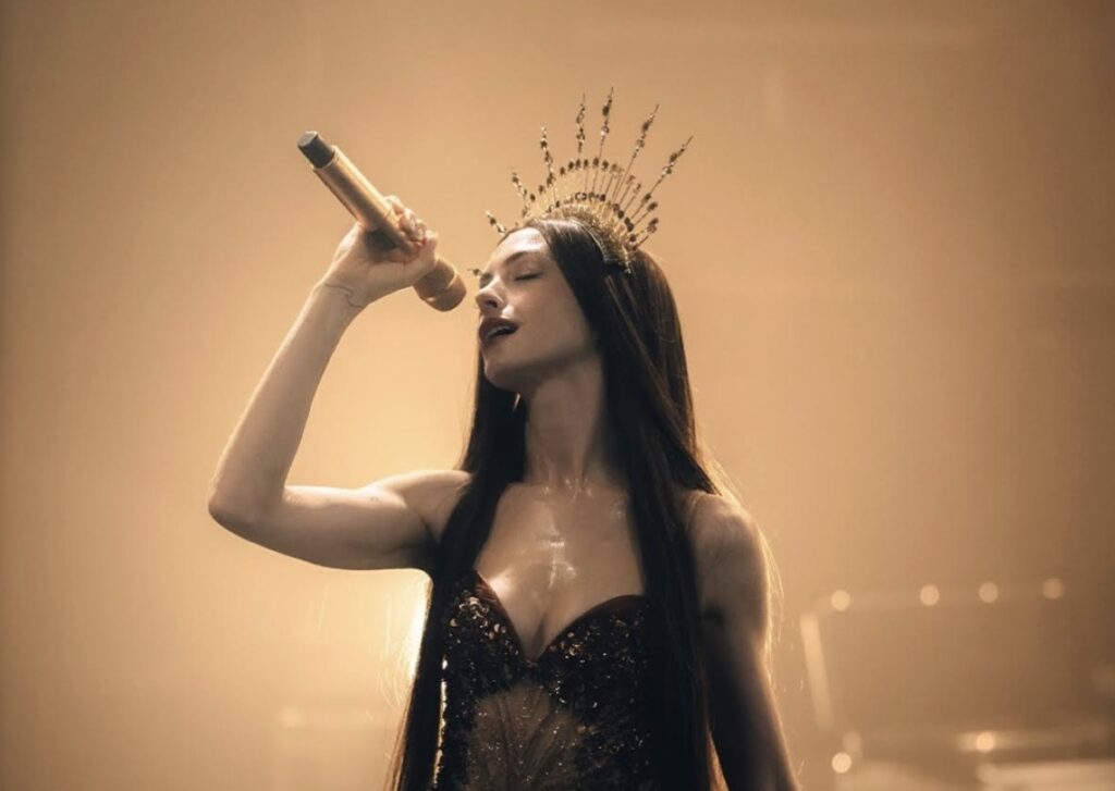 安海瑟薇仙氣降臨《魅影巨星》紐約首映 2挑戰直呼「很無助」 4 %E4%B8%8B%E5%8D%88149 2026 4 15%E7%9A%84%E5%BD%B1%E5%83%8F 2 1024x727 1