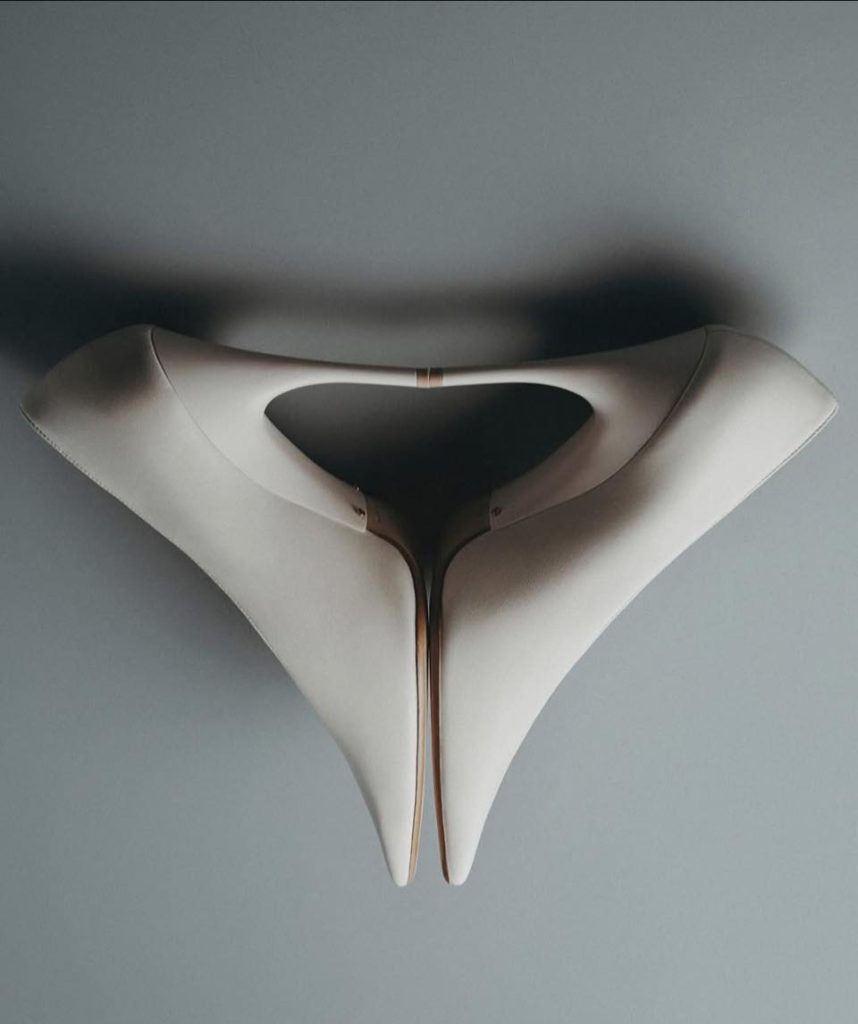 Balenciaga ss2600007 858x1024 1