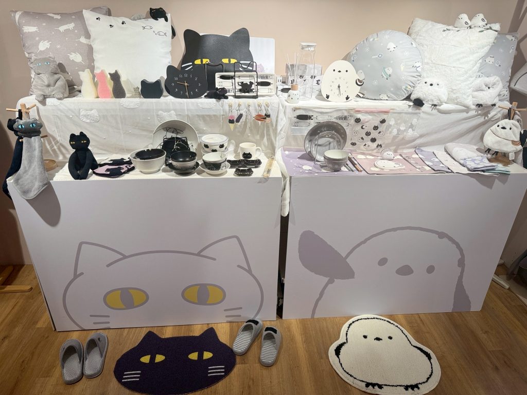 %E5%9C%966 1%E5%AE%9C%E5%BE%97%E5%88%A9%E5%AE%B6%E5%B1%85%E4%BA%BA%E6%B0%A3%E5%90%89%E7%A5%A5%E7%89%A9%E4%BB%A5%E6%BA%AB%E6%9A%96%E5%8F%AF%E6%84%9B%E7%9A%84%E5%A7%BF%E6%85%8B%E8%9E%8D%E5%85%A5%E6%97%A5%E5%B8%B8%E7%94%9F%E6%B4%BB%E7%9A%84%E5%90%84%E5%80%8B%E8%A7%92%E8%90%BD%E7%82%BA%E5%B1%85%E5%AE%B6%E6%B3%A8%E5%85%A5%E4%B8%80%E6%8A%B9%E7%99%82%E7%99%92%E8%88%87%E9%99%AA%E4%BC%B4%E6%84%9F 1024x768 1