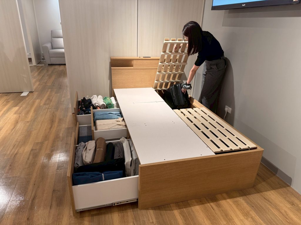 %E5%9C%965N ZIO%E6%94%B6%E7%B4%8D%E5%BA%8A%E5%BA%A7%E7%B3%BB%E5%88%97%E5%B7%A7%E5%A6%99%E9%81%8B%E7%94%A8%E5%BA%8A%E4%B8%8B%E7%A9%BA%E9%96%93%E7%82%BA%E5%B0%8F%E5%9D%AA%E6%95%B8%E4%BD%8F%E5%AE%85%E6%8F%90%E4%BE%9B%E8%81%B0%E6%98%8E%E7%9A%84%E6%94%B6%E7%B4%8D%E8%A7%A3%E6%96%B9 1024x768 1