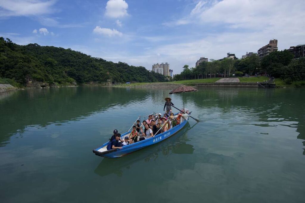 新北微笑山線「擺渡賞螢」浪漫登場 水陸交織探索生態之美 2 %E6%96%B0%E5%8C%97%E5%BE%AE%E7%AC%91%E5%B1%B1%E7%B7%9A%E5%92%8C%E7%BE%8E%E5%B1%B1%E7%A2%A7%E6%BD%AD%E6%93%BA%E6%B8%A1%E5%8E%BB%E8%B3%9E%E8%9E%A2%E6%B4%BB%E5%8B%954%E6%9C%8822%E6%97%A5%E6%B5%AA%E6%BC%AB%E5%95%9F%E8%88%AA%E5%9C%96%E7%82%BA%E8%B3%87%E6%96%99%E7%85%A7 1024x683 1