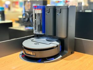 %E5%85%A8%E6%96%B0Dyson SpotScrub Ai%E6%8E%83%E6%8B%96%E6%A9%9F%E5%99%A8%E4%BA%BA%E4%BB%A5AI%E6%99%BA%E6%85%A7%E6%84%9F%E6%B8%AC%E7%B3%BB%E7%B5%B1%E7%82%BA%E6%A0%B8%E5%BF%83%E8%B2%A0%E8%B2%AC%E6%95%B4%E9%AB%94%E6%B8%85%E6%BD%94%E7%9A%84%E5%88%A4%E6%96%B7%E8%88%87%E9%81%8B%E4%BD%9C 300x225 1