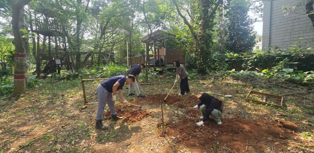 03%E4%B8%AD%E5%8E%9F%E5%A4%A7%E5%AD%B8%E5%B8%AB%E7%94%9F%E5%85%B1%E5%90%8C%E6%95%B4%E5%9C%B0%E6%96%BD%E4%BD%9C%E6%89%93%E9%80%A0%E9%83%BD%E6%9C%83%E5%8E%9F%E6%B0%91%E9%A3%9F%E6%A8%82%E5%9C%92%E7%A4%BA%E7%AF%84%E5%A0%B4%E5%9F%9F