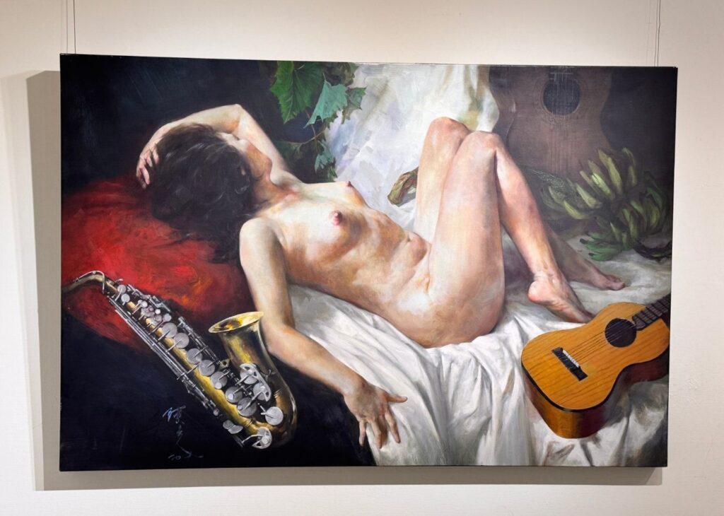 %E8%97%9D%E8%A1%93%E5%AE%B6%E9%99%B3%E7%AB%8B%E4%BA%BA%E5%B1%95%E5%87%BA%E7%9A%84%E7%A5%BC%E5%A5%B3%E6%B2%B9%E7%95%AB%E7%9B%9B%E5%A4%8F%E7%9A%84%E6%A8%82%E7%AB%A0%E8%91%89%E5%BF%97%E9%9B%B2%E6%94%9D 1024x730 1