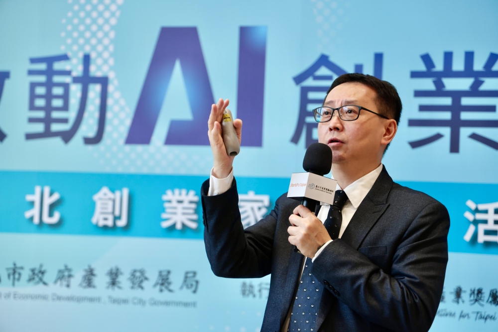 臺北打造AI創業生態 企業齊聚激盪創新火花 6 02%E5%8F%B0%E6%99%BA%E9%9B%B2%E5%91%A8%E7%A7%89%E8%BC%9D%E5%9F%B7%E8%A1%8C%E9%95%B7%E5%88%86%E4%BA%ABAI%E7%AE%97%E5%8A%9B%E5%A6%82%E4%BD%95%E5%8A%A0%E9%80%9F%E4%BC%81%E6%A5%AD%E6%8A%80%E8%A1%93%E5%89%B5%E6%96%B0%E8%88%87%E5%AF%A6%E8%B8%90