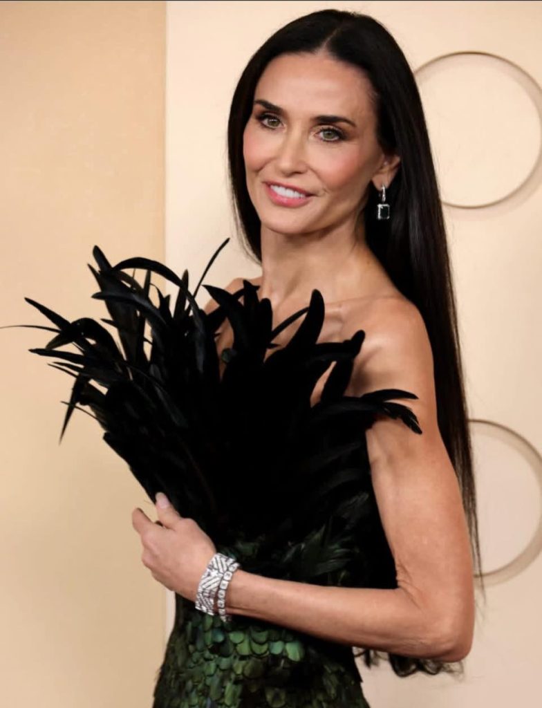 %E7%B4%85%E6%AF%AF%E7%8B%82%E5%90%B9%E7%BE%BD%E6%AF%9B%E9%A2%A800003 784x1024 1