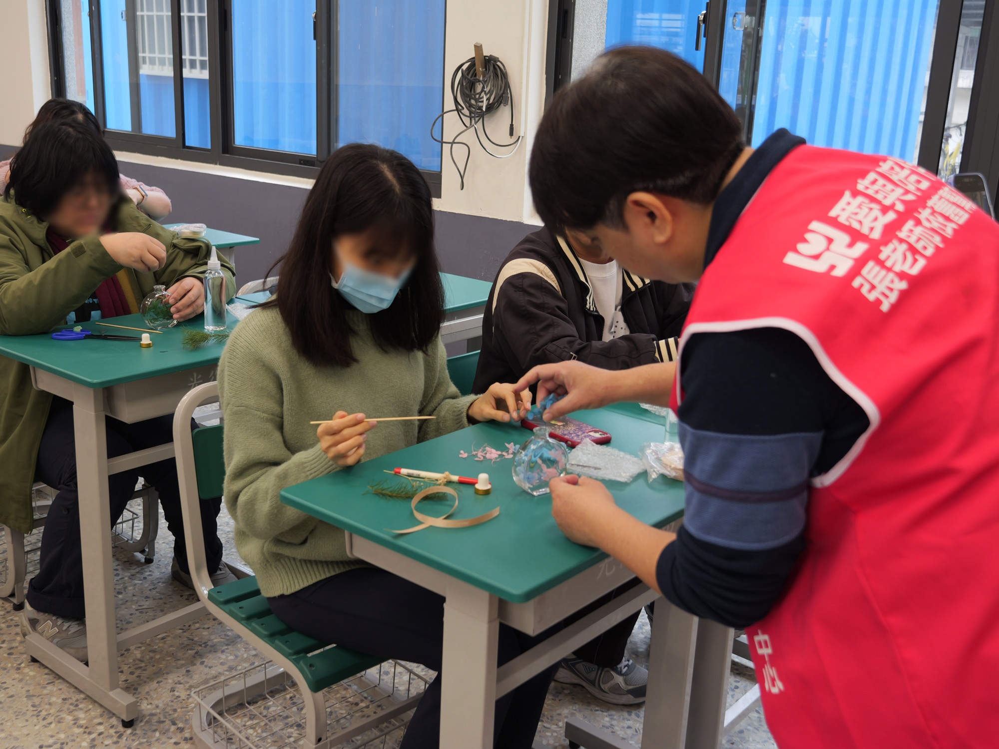 %E9%96%80%E8%AB%BE%E5%9F%BA%E9%87%91%E6%9C%83%E6%94%9C%E6%89%8B%E5%BC%B5%E8%80%81%E5%B8%AB%E5%9F%BA%E9%87%91%E6%9C%83%E6%8F%90%E4%BE%9B%E5%85%89%E5%BE%A9%E5%8F%97%E7%81%BD%E6%A0%A1%E5%9C%92%E5%B8%AB%E7%94%9F%E5%B0%88%E6%A5%AD%E7%9A%84%E5%BF%83%E9%9D%88%E9%97%9C%E6%87%B7%E5%8F%8A%E8%88%92%E5%A3%93%E8%AA%B2%E7%A8%8B