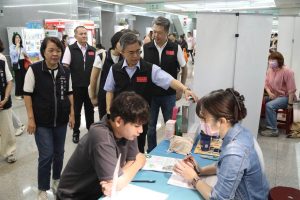 %E4%B8%AD%E7%A7%91%E7%AE%A1%E7%90%86%E5%B1%80%E5%B1%80%E9%95%B7%E8%A8%B1%E8%8C%82%E6%96%B0%E5%B7%A1%E8%A6%96%E6%B4%BB%E5%8B%95%E7%8F%BE%E5%A0%B4%E4%B8%A6%E7%82%BA%E6%B1%82%E8%81%B7%E6%B0%91%E7%9C%BE%E5%8A%A0%E6%B2%B9%E6%89%93%E6%B0%A3 300x200 1