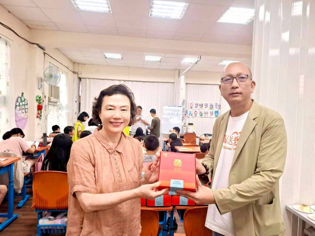 NPOchannel%E5%85%AC%E7%9B%8A%E5%B9%B3%E5%8F%B0%E5%89%B5%E8%BE%A6%E4%BA%BA%E5%BC%B5%E5%B9%BC%E9%9C%96%E5%8F%B3%E8%B4%88%E9%80%81%E6%AF%8D%E8%A6%AA%E7%AF%80%E8%9B%8B%E7%B3%95%E7%B5%A6%E6%96%B0%E7%94%9F%E6%B4%BB%E7%9A%84%E8%AA%B2%E8%BC%94%E7%8F%AD%E7%94%B1%E6%96%B0%E7%94%9F%E6%B4%BB%E7%A4%BE%E6%9C%83%E7%A6%8F%E5%88%A9%E7%99%BC%E5%B1%95%E4%BF%83%E9%80%B2%E6%9C%83%E5%89%B5%E8%BE%A6%E4%BA%BA%E7%BE%85%E7%B4%A0%E5%A6%82%E4%BB%A3%E8%A1%A8%E5%8F%97%E8%B4%88 1024x768 1