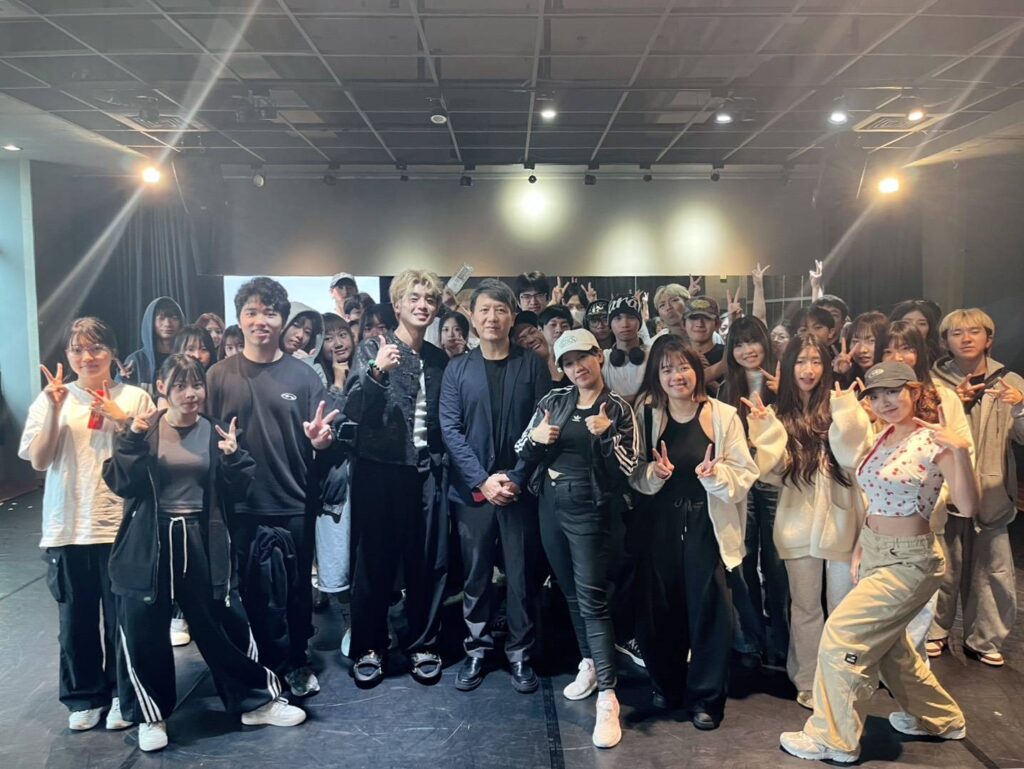 %E5%9F%8E%E5%B8%82%E7%A7%91%E5%A4%A7%E6%BC%94%E8%97%9D%E4%BA%8B%E6%A5%AD%E7%B3%BB%E8%88%87%E8%A1%97%E8%88%9E%E9%A0%98%E5%B0%8E%E5%93%81%E7%89%8CMixcin%E5%BC%B7%E5%BC%B7%E8%81%AF%E6%89%8B 0 1024x769 1