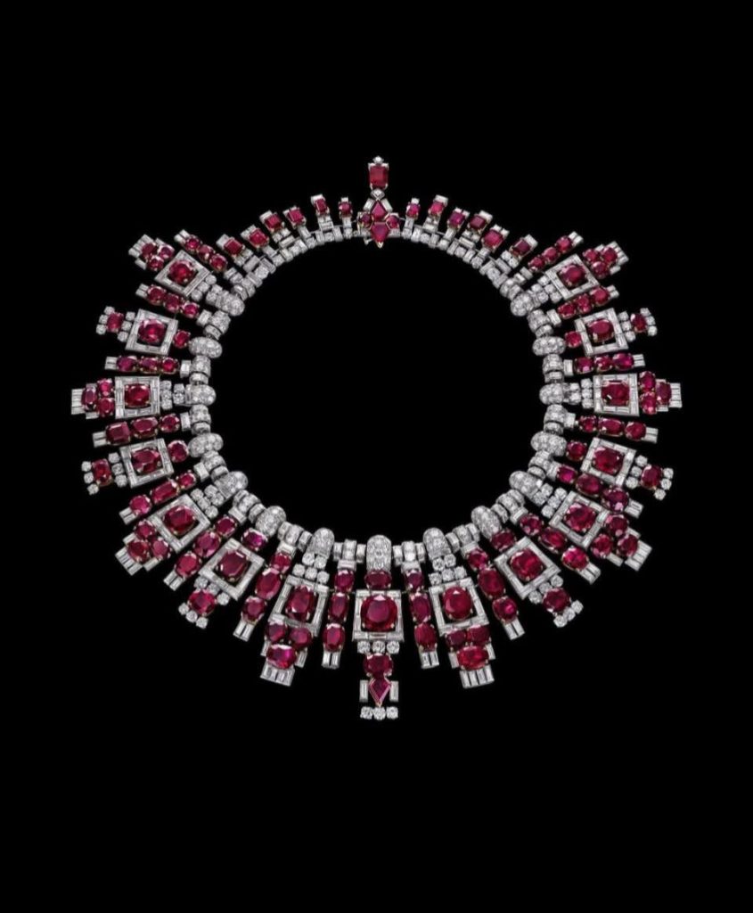 %E5%B7%B4%E9%BB%8E%E6%B5%B7%E8%BB%8D%E5%BA%9CDynastic Jewels%E7%89%B9%E5%B1%9500001 845x1024 1