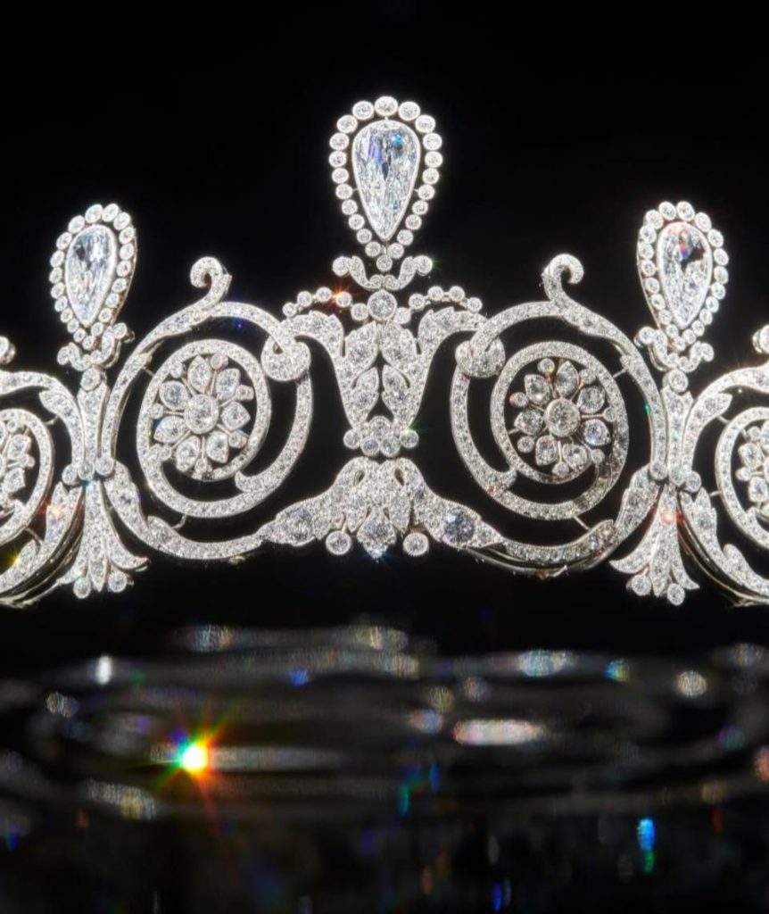 %E5%B7%B4%E9%BB%8E%E6%B5%B7%E8%BB%8D%E5%BA%9CDynastic Jewels%E7%89%B9%E5%B1%9500003 862x1024 1