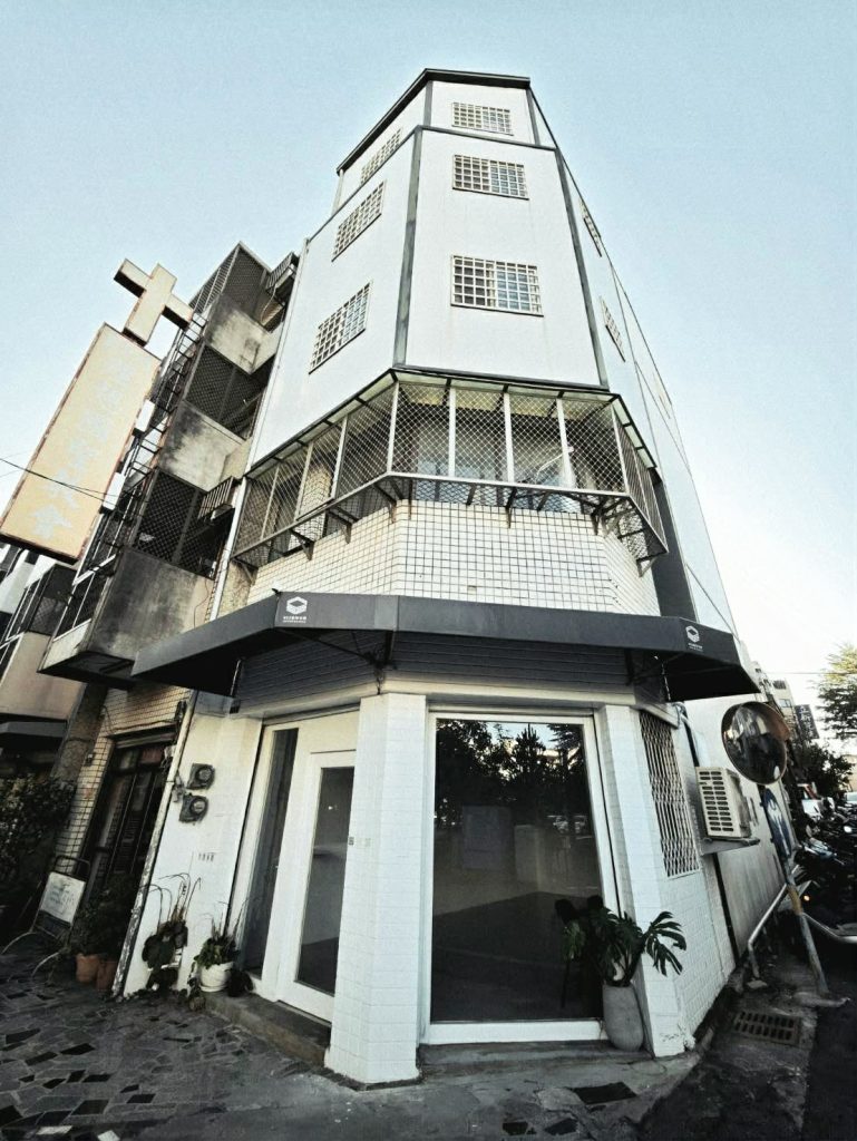 852%E8%97%9D%E8%A1%93%E7%A9%BA%E9%96%93%E7%9A%84%E5%A4%96%E8%A7%80 769x1024 1