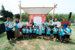 %E5%9C%964%E5%8F%83%E5%8A%A0%E8%B2%B4%E8%B3%93%E8%88%87%E6%96%B0%E5%9F%94%E5%9C%8B%E5%B0%8F%E5%AD%B8%E7%AB%A5%E5%85%B1%E5%90%8C%E5%90%88%E7%85%A7%E6%96%B0%E7%AB%B9%E5%88%86%E7%BD%B2%E6%8F%90%E4%BE%9B 300x200 1