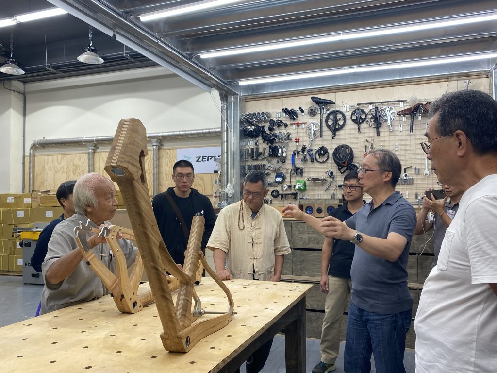 %E6%89%8B%E5%B7%A5%E8%85%B3%E8%B8%8F%E8%BB%8A%E5%8F%83%E8%A8%AA%E7%A0%94%E8%A8%8E%E4%BA%A4%E6%B5%81 1024x768 1