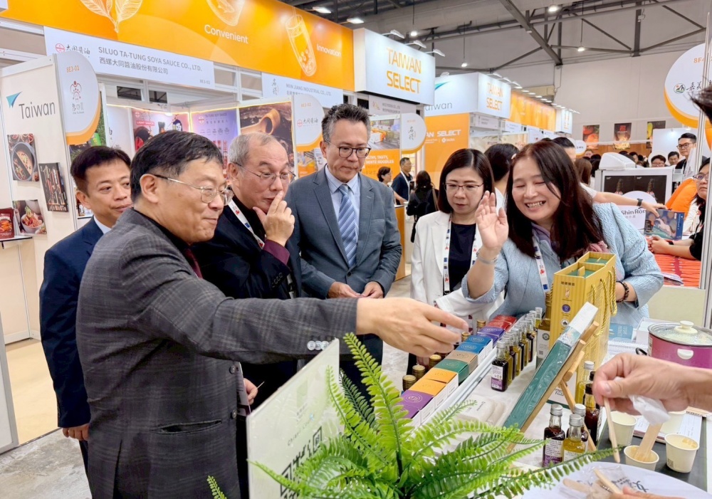 02%E5%98%89%E7%BE%A9%E5%84%AA%E9%AE%AE%E5%89%8D%E9%80%B2%E6%96%B0%E5%8A%A0%E5%9D%A1%E9%A3%9F%E5%93%81%E5%B1%95