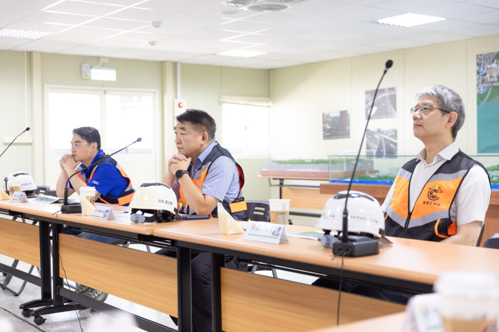 %E5%B7%A5%E5%8B%99%E5%B1%80%E9%95%B7%E9%A6%AE%E5%85%86%E9%BA%9F%E5%8F%B3%E4%BA%8C%E8%88%87%E6%96%B0%E5%B7%A5%E8%99%95%E9%95%B7%E7%B0%A1%E5%BF%85%E7%90%A6%E5%8F%B3%E4%B8%80%E5%B7%A5%E5%8B%99%E5%B1%80%E7%B8%BD%E5%B7%A5%E7%A8%8B%E5%8F%B8%E6%A5%8A%E8%87%B3%E4%B8%AD%E8%81%BD%E5%8F%96%E6%B7%A1%E5%8C%97%E9%81%93%E8%B7%AF%E5%B7%A5%E7%A8%8B%E7%B0%A1%E5%A0%B1 1024x683 1