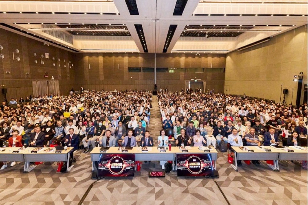 02%E5%95%86%E5%91%A8AI%E5%89%B5%E6%96%B0%E7%99%BE%E5%BC%B7%E8%B6%A8%E5%8B%A2%E5%B9%B4%E6%9C%83%E5%A3%93%E8%BB%B8