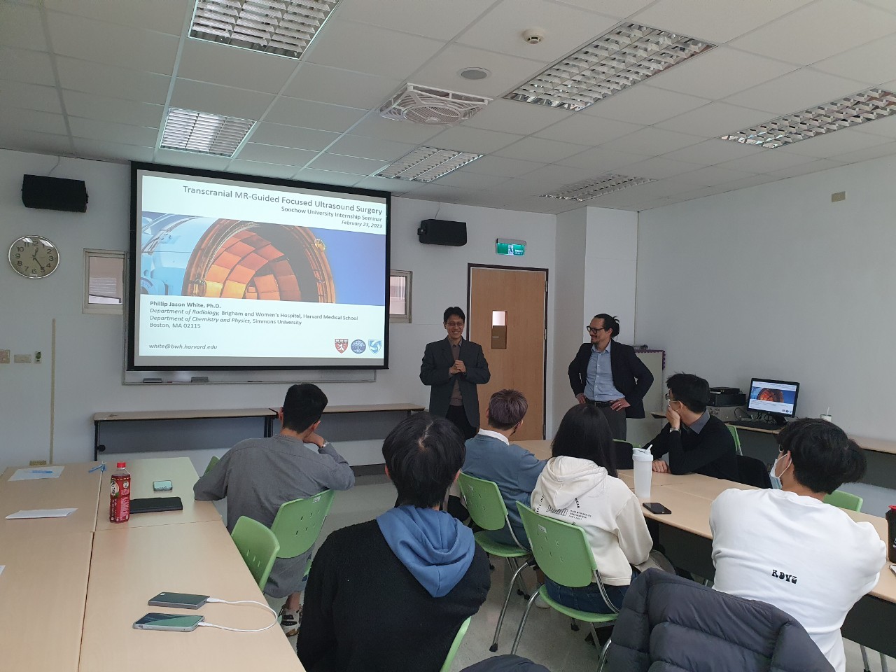 %E5%9C%96%E4%BA%8C%E6%A2%85%E9%95%B7%E7%94%9F%E6%95%99%E6%8E%88%E8%88%87Prof Jason White%E5%9C%A8%E6%9D%B1%E5%90%B3%E5%A4%A7%E5%AD%B8%E5%8F%AC%E9%96%8B%E5%93%88%E4%BD%9B%E5%AF%A6%E7%BF%92%E8%AA%AA%E6%98%8E%E6%9C%83