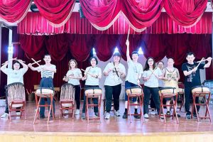 %E4%BB%81%E6%84%9B%E5%AD%B8%E5%93%A1%E8%AA%8D%E7%9C%9F%E7%B7%B4%E7%BF%92%E9%96%8B%E5%B9%95%E5%A4%AA%E9%BC%93%E5%B1%95%E7%8F%BE%E8%87%AA%E4%BF%A1%E5%B8%A5%E6%B0%A3%E7%9A%84%E4%B8%80%E9%9D%A2 %E6%96%B0%E7%AB%B9%E4%BB%81%E6%84%9B%E5%9F%BA%E9%87%91%E6%9C%83%E6%8F%90%E4%BE%9B Fotor 300x200 2