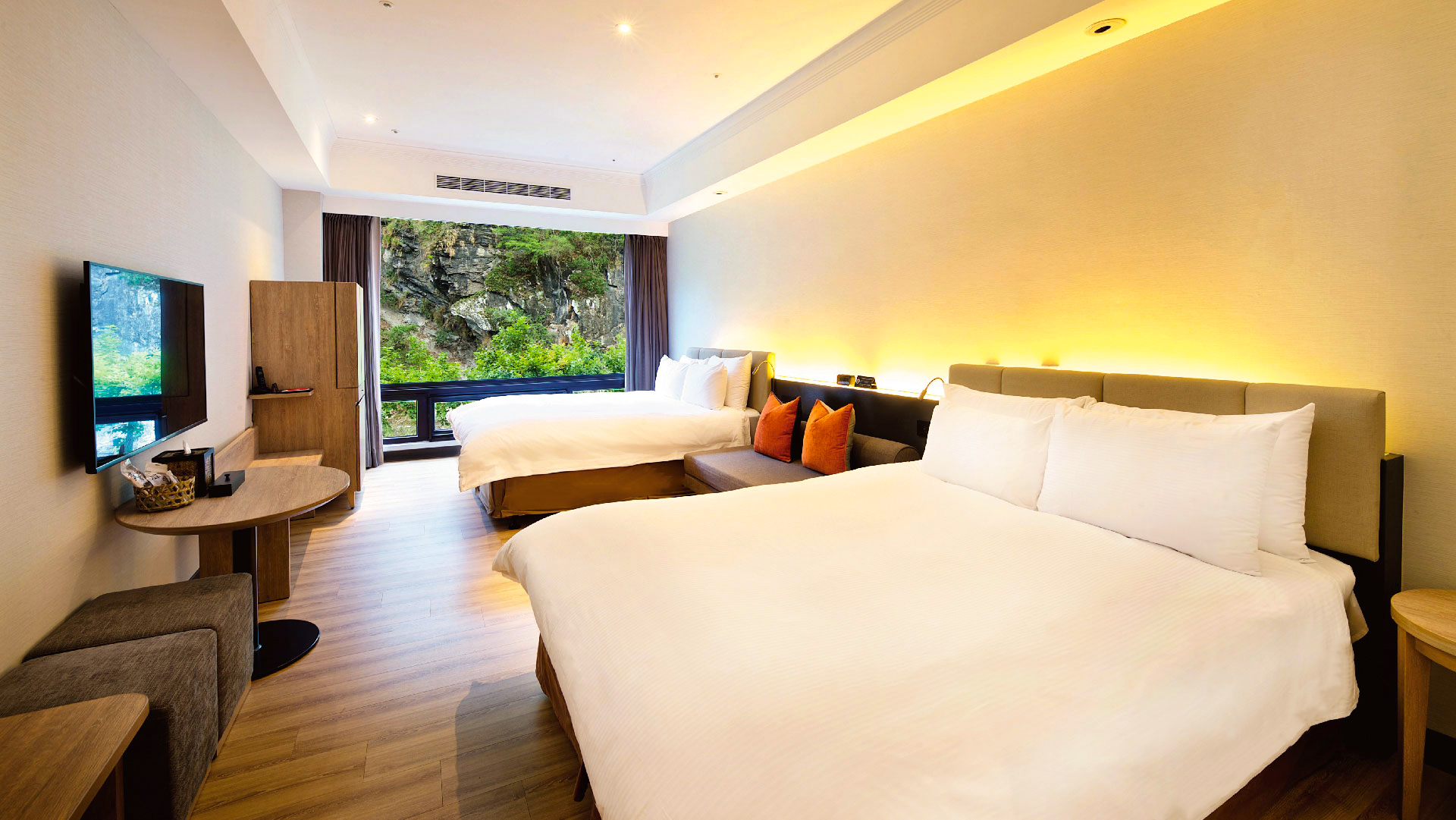 %E5%A4%AA%E9%AD%AF%E9%96%A3%E6%99%B6%E8%8B%B1%E9%85%92%E5%BA%97%E5%9C%961