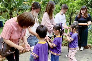 「磚」情傳愛慶祝母親節 竹縣芎林鄉立幼兒園親子奉茶結合客庄文化傳遞感恩及孝道 18 14 Fotor 300x200 1