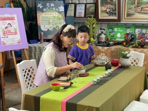 「磚」情傳愛慶祝母親節 竹縣芎林鄉立幼兒園親子奉茶結合客庄文化傳遞感恩及孝道 20 13 1 300x225 1