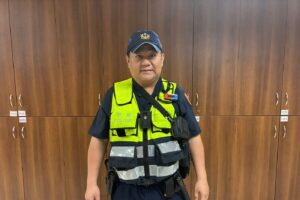 雨後公園驚險一刻 婦人呼吸困難 警即時援手化險為夷 2 %E9%99%B3%E4%B8%80%E5%BE%B7 300x200 1