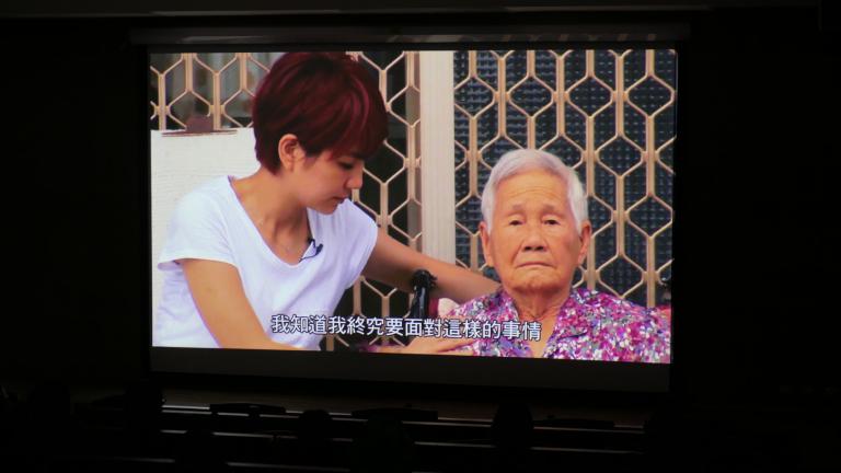 南服中心推動失智友善 紀錄片《被遺忘的時光》臺語版首映 4 20260512203340 31ca96f2