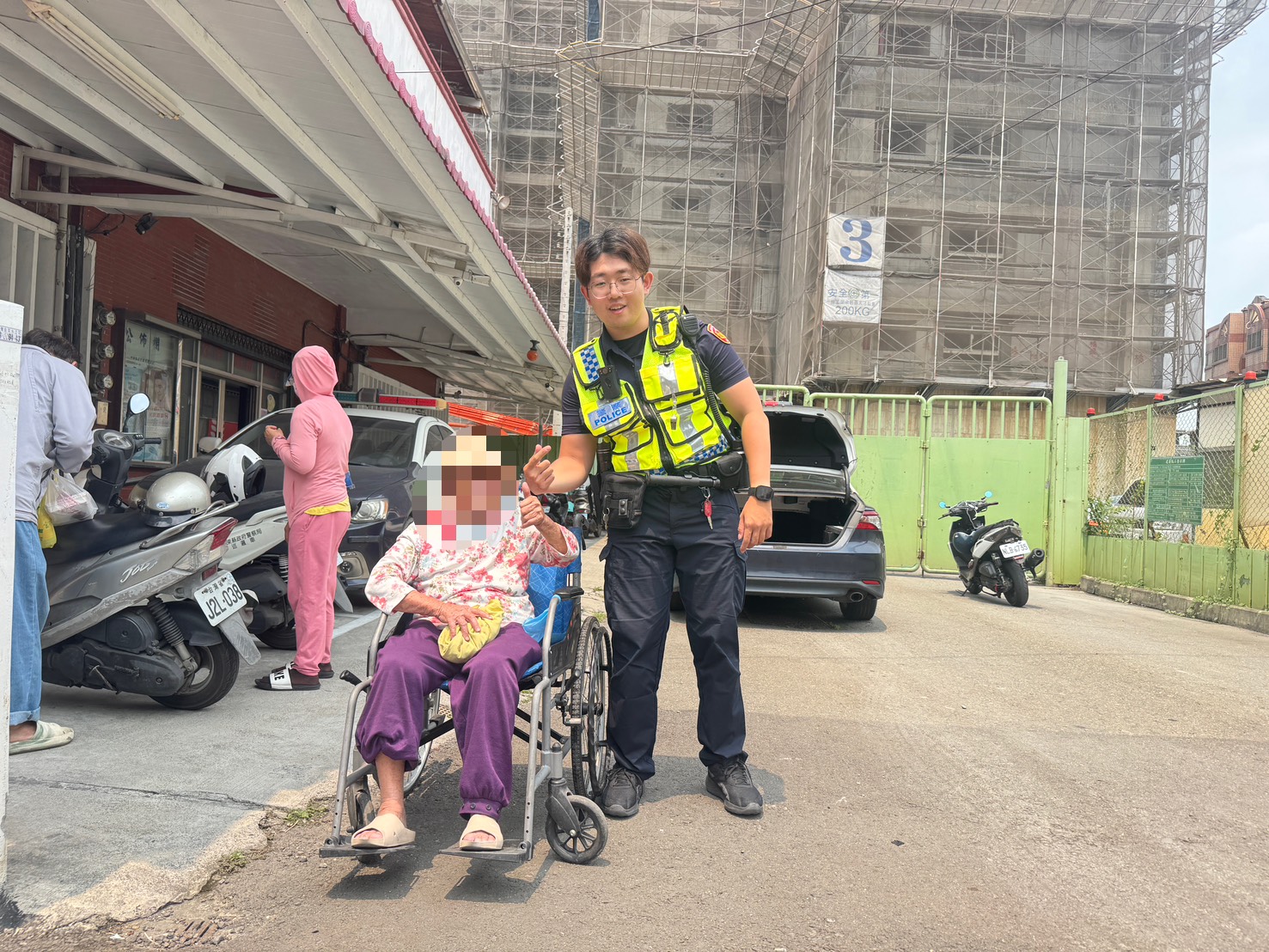 九旬嬤半夜離家七公里 屏警即時救援 3 S 547749928 0