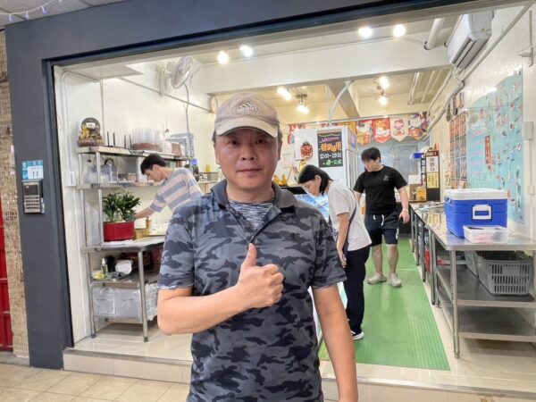 金鮮滿屋。刺身。壽司。凍鮮。水產。老闆蘇世明堅持每日嚴選現流漁獲，打造兼具新鮮度與高CP值的日式外帶海鮮品牌，成為板橋地區人氣日料名店之一。圖/温雅君攝