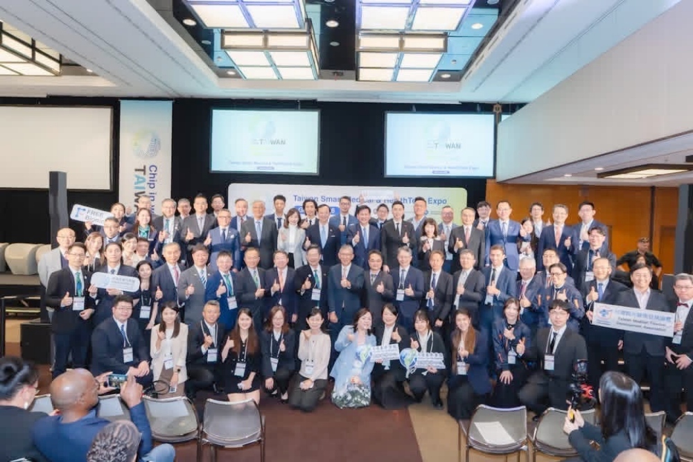 2026世界衛生大會(WHA)瑞士日內瓦登場 張朝凱教授率台灣青年團參與全球衛生外交高峰論壇 4 20260519001