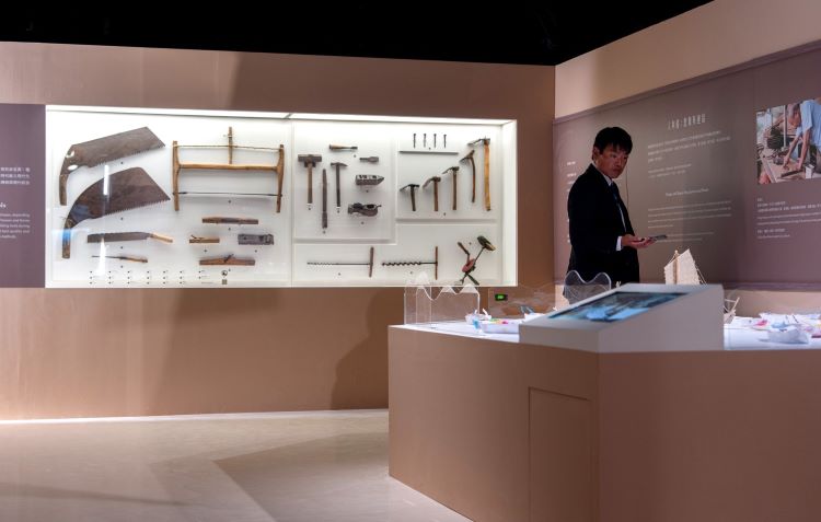 《圖說》展品包含韓國首次來臺的傳統造船工具等文物。〈十三行提供〉
