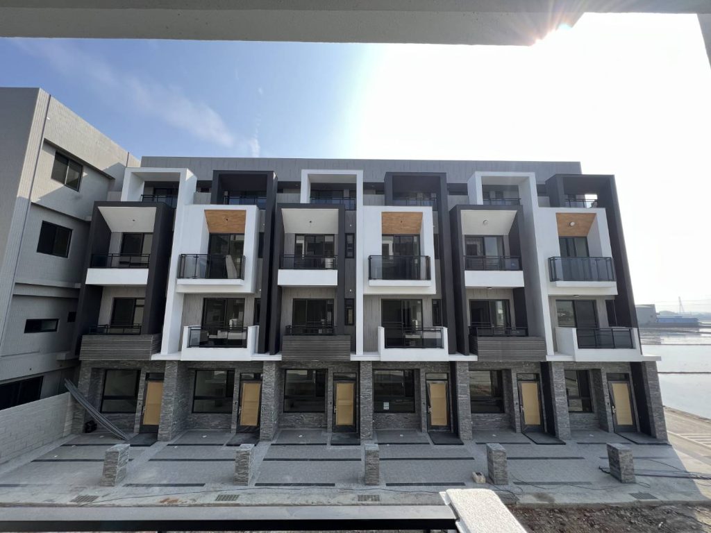 台中西屯出現「最客氣討債」!建案完銷卻欠千萬工程款,包商掛布條懇求:求求您付錢了! 6 1779412547609 1024x768 1