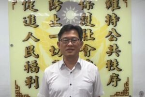 嚴懲脫序行為 民眾朝柯前市長擲蛋 警方火速壓制送辦 3 MEITU 20260523 173348928 300x200 1