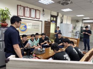 高中生參訪派出所 警強化犯罪預防教育 6 %E4%BA%8C 40 300x225 1