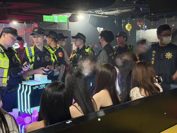 桃警雷霆除暴強力掃蕩 查獲毒品彩虹煙500餘支 7 f 29520819 1